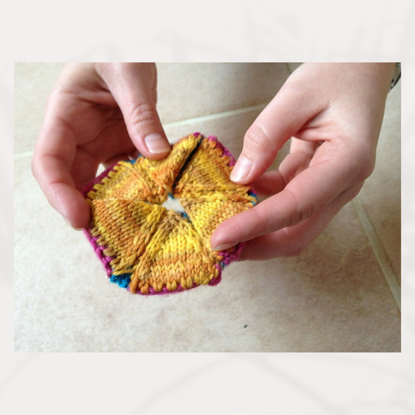 Knitted Hexaflexagon