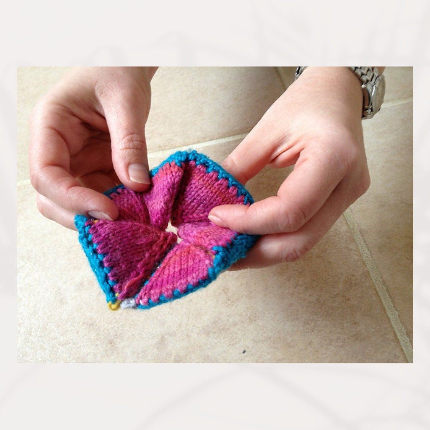Knitted Hexaflexagon
