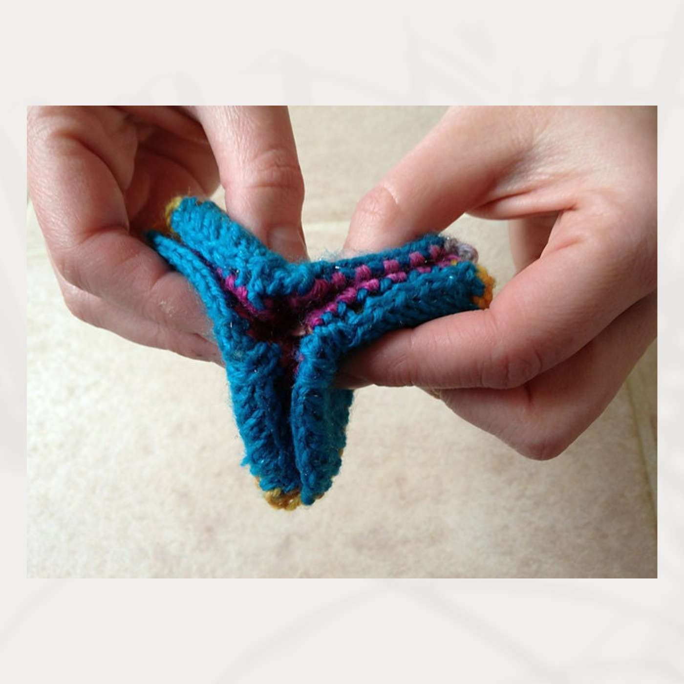 Knitted Hexaflexagon