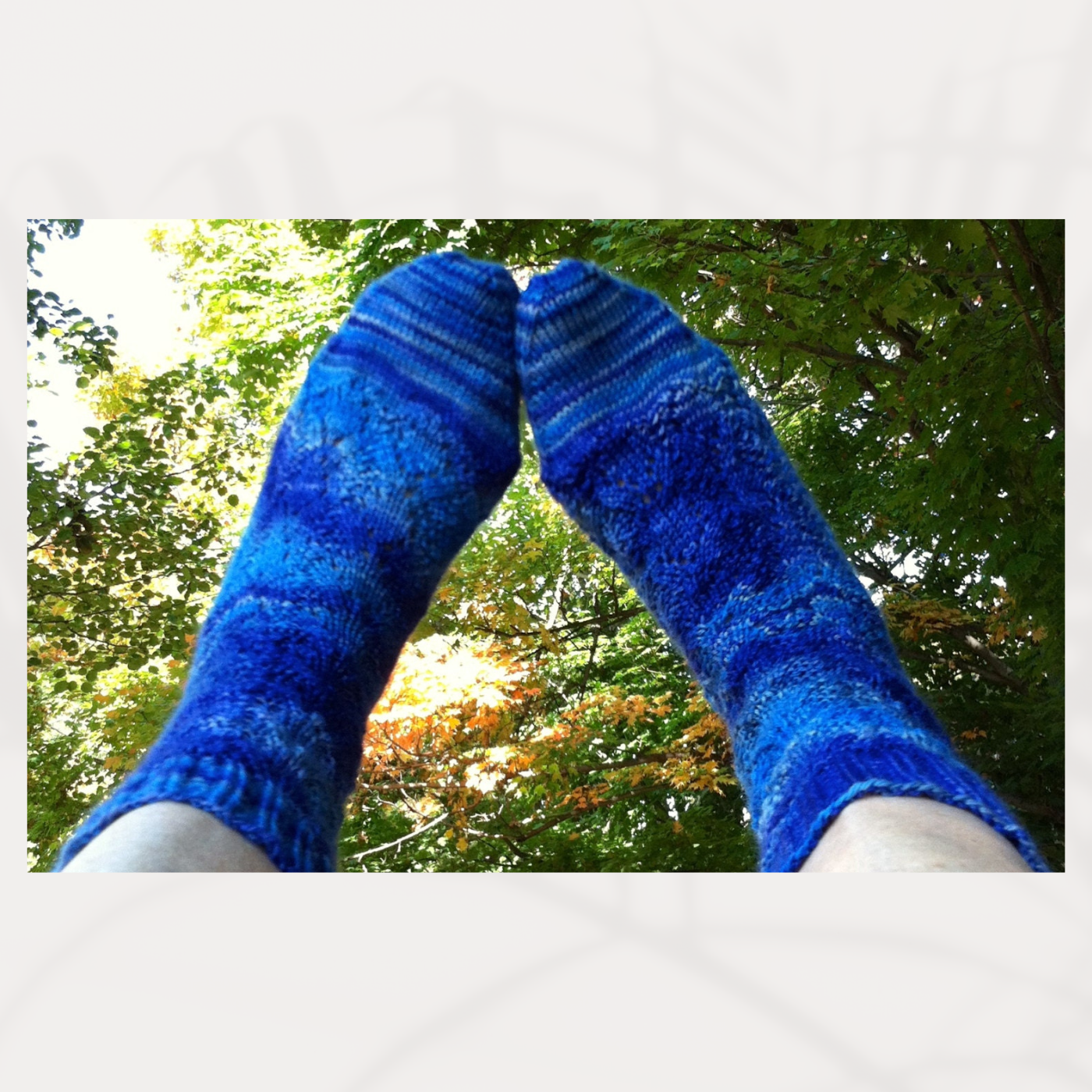 Izzy'a Bouncin' Blues socks pattern