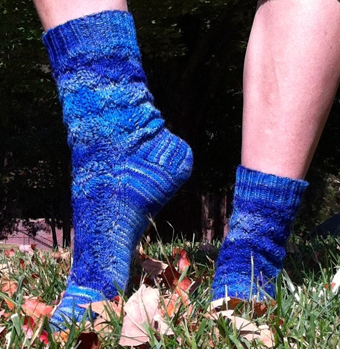 Izzy'a Bouncin' Blues socks pattern